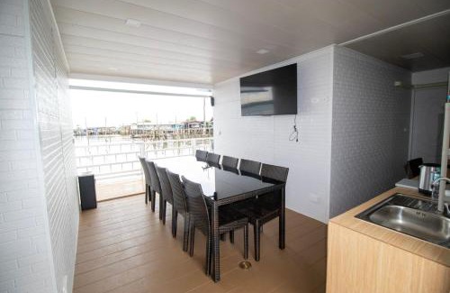 Khlung Boat Rental | แพ The RAFT Chanthaburi