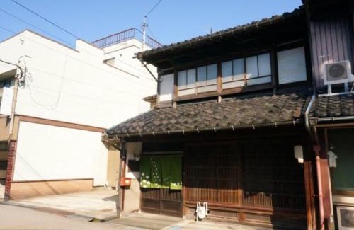 Takaoka Apartment | (一棟貸切)町家体験ゲストハウス「ほんまちの家」〜高岡市の伝統的な古民家~