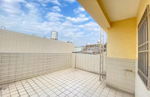 West District Villa | 天晴 包棟旅宿（近家樂福夜市）