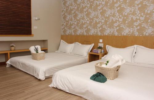 Gangshan District Bed & Breakfast | 梨幸日和 Good Days in Liko