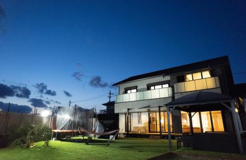 Higashi-ku House | 海の見える一棟貸切リゾートヴィラ hau'oli