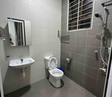 Kluang House | 简 民宿 居銮绿园 J Home Kluang Indah