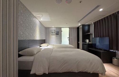 East District Hotel | 雋格大飯店 Elence Hotel