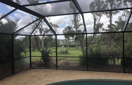 Englewood South House | 1.3 Acres PETS Waterfront FUN! Caged/Heated Pool, 100' Pier, CANOES Kayaks incl!
