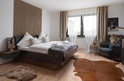 Mittel Apartment | 1-4 Gäste Wohnung W-Lan, Netflix, Amazon, Parken, Arbeitsplatz, 24h Check in ,Vollausgestattet Küche, Handtücher Seife u,v,m für Geschäftsreisende, Paare, Familien ,