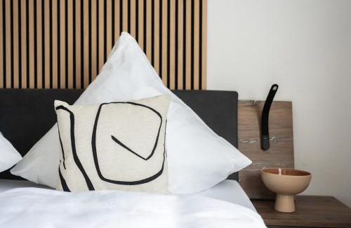 Mittel Apartment | 1-4 Gäste Wohnung W-Lan, Netflix, Amazon, Parken, Arbeitsplatz, 24h Check in ,Vollausgestattet Küche, Handtücher Seife u,v,m für Geschäftsreisende, Paare, Familien ,