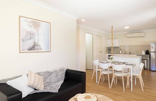 Acacia Ridge Apartment | 1 Bdr Apt! Full Kitchen! Covered Parking! 12AS1