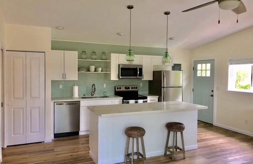 Haleiwa House | 1-Bed, 1-Bath - Walk to Beach.