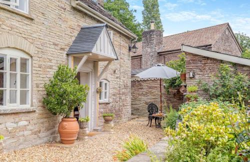 Longtown House | 1 Bed in Newton St Margarets 93134
