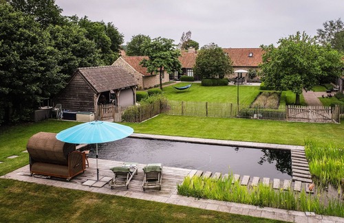 Grote-Brogel Villa | 1 Bed Villa - Sleeps 2 - Garden - Parking - Wifi