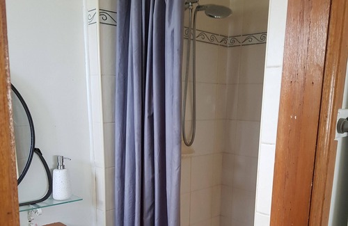 Mildura South Cottage | 1 Bedrm Self contained cottage next to vines. Relaxed and quiet atmosphere.