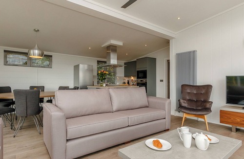 Cheddar Ski Chalet | 1 bedroom accommodation in Cheddar