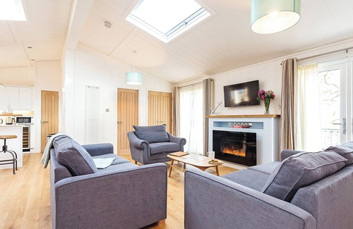Ryde Ski Chalet | 1 bedroom accommodation in Wootton Bridge, Nr Cowes