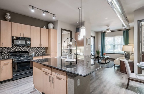 The Woodlands Apartment | 1 Bedroom apartment on Woodland Waterway