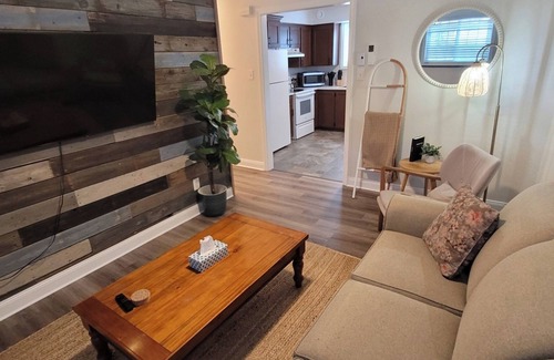 Fredericton Apartment | 1 Bedroom Apartment/Sofa Bed/Near Airport