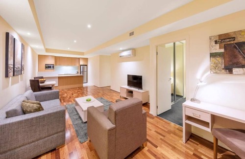 East Melbourne Apartment | 1 Bedroom Apartment at Lonsdale Street Melbourne