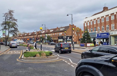 Eastcote and East Ruislip Bed & Breakfast | 1 Bedroom Bed & Breakfast In Pinner