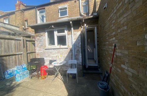 Noel Park House | 1 Bedroom Cosy Spacious