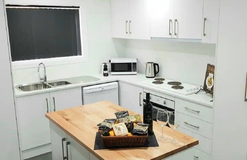 Griffith Apartment | 1 BEDROOM - GRIFFITH EAST APARTMENTS