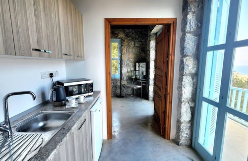 Karsiyaka Cottage | 1 bedroom guesthouse with incredible views!