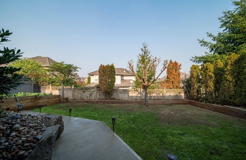 Guildford House | 1 bedroom & parking Great Vancouver