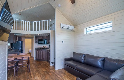 Camp Verde House | 1 Bedroom w/Loft Cabin Sleeps 6, Top Notch Amenities, 30 min. to Sedona no Pet