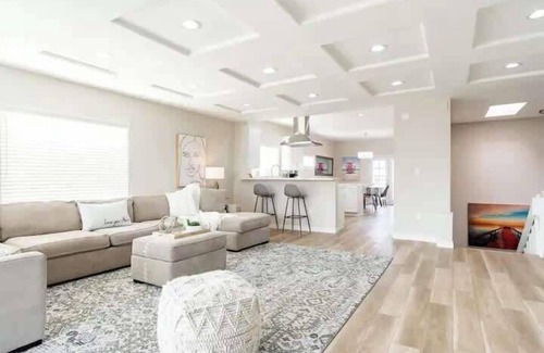 Ocean Beach Condo | 1 Block to Sand Contemporary 5BR Triplex