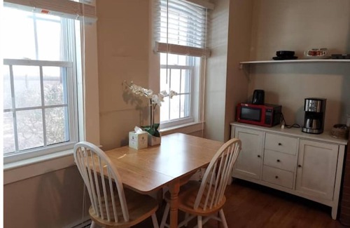 Framingham House | 1 BR unit, private entrance and bathroom, free parking, walk to FSU
