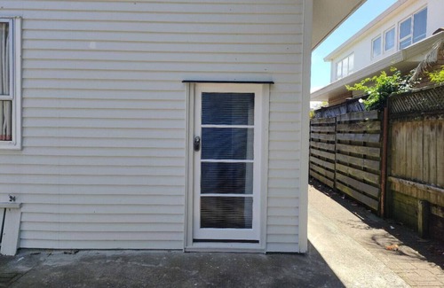 Epsom Apartment | 1 Double and 1 sofa bed Studio