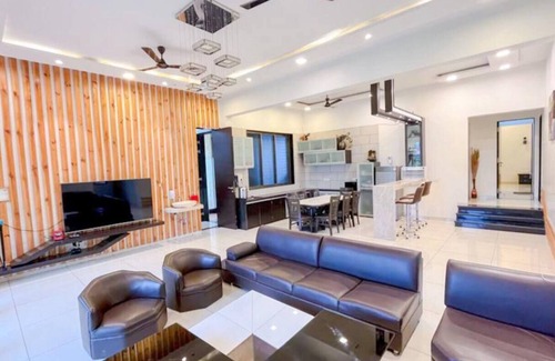 Lonavala House | #1 Lavish & Huge 5bhk Villa "60 ML Chalet" 35 ppl