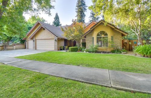 Merced House | 1 Mi to Applegate Park Zoo Pet-Friendly Home