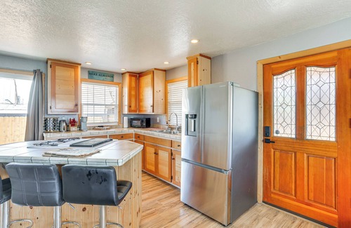 Chester House | < 1 Mi to Lake Almanor: Home w/Furnished Decks!