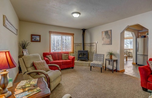 McCall House | 1 Particular Pine - Downtown - Fire pit - Hot tub - Game room/Foosball - 4 bd - 4 ba