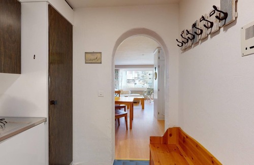 Surlej Apartment | 1-room apartment on the first floor, 40 m2, quiet and sunny southern exposure.