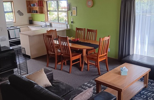 Hanmer Springs House | 1 St James : Centrally located 3 bedroom holiday house in central Hanmer Springs