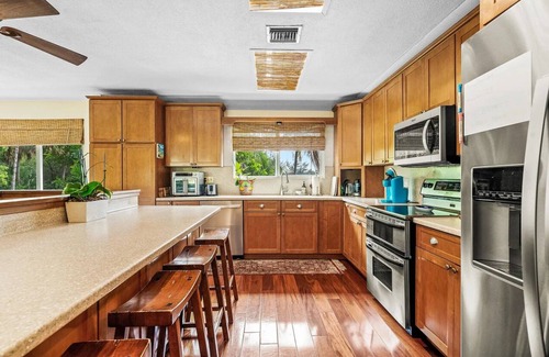 Fort Pierce House | 10 Beds/Private Tropical Pool/4Bikes/Beach Gear/Grill/Walk to Beach & Pickleball