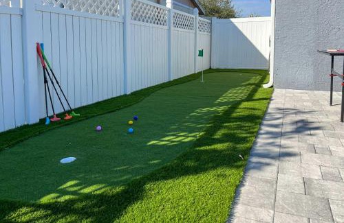 Pinellas Park House | 10 Mi to Dtwn St Petersburg Mod Central Getaway