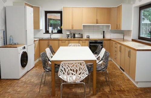 Am Waldfriedhof Apartment | 10 min subway U-Bahn to Marienplatz 130 m2 - 4BR - 2Bath