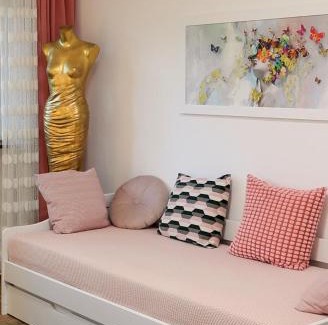 Am Waldfriedhof Apartment | 10 min subway U-Bahn to Marienplatz 130 m2 - 4BR - 2Bath