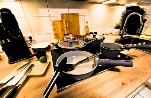 Dudweiler Apartment | 10 min to the university | luxury! Cinema! BBQ! Balcony! Center