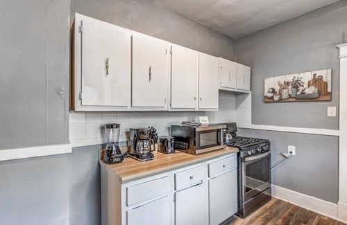 Memphis House | 10 Min to U of Memphis-Rozelle Retreat Both Units