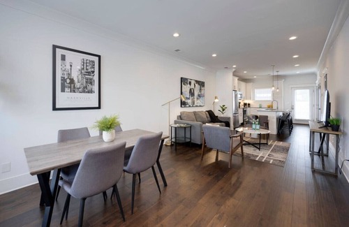 Urbandale Nations Apartment | 10 Mins To Broadway - Pet-Friendly Escape