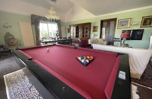Mosciano Sant'Angelo Bed & Breakfast | 10 minutes from the sea. Villa with swimming pool, hot tub and relaxation room.