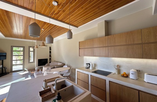 Filaki Villa | 10 minutes from the beach.superb sea-view villa.private infinity pool.Jacuzzi. BBQ