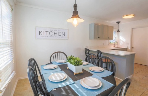Mount Pleasant House | 10 Minutes to Beach & Downtown! Renovated Dog Friendly Home w/Bunk Bedroom & Fenced Backyard