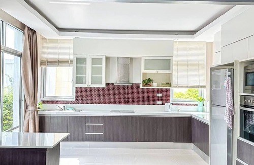 Central Pattaya Villa | 10 minutes to the Pattaya beach! Family-sized villa with private pool & kitchen