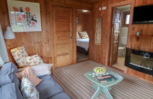 Combpyne House | 10 Pinewood Retreat