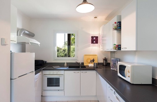 Aytre Apartment | 100 m from the beach, near La Rochelle, beautiful T3 on private garden level