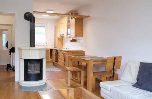 Vienna House | 100% private TOWNHOUSE - Local Living near City Center