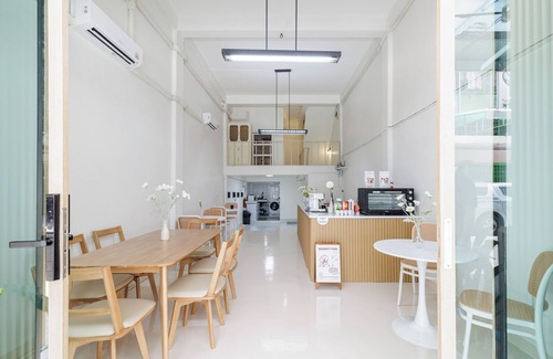 Phra Khanong Apartment | 100m from BTS Bangchak, Townhouse with 4 rooms for 12+3 people, free wifi & maid